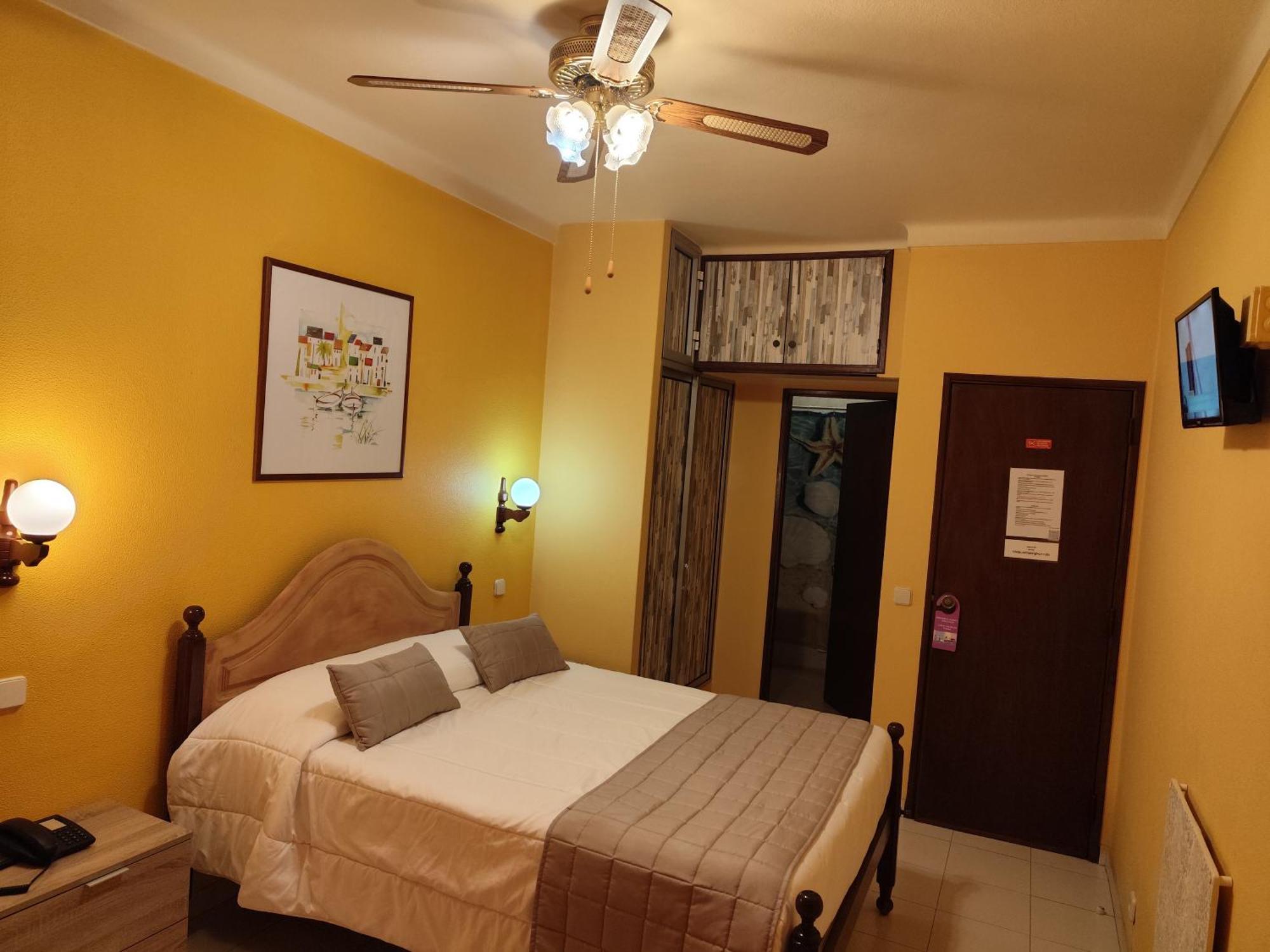 Apartamentos Turisticos Praia Grande Ferragudo  Bagian luar foto