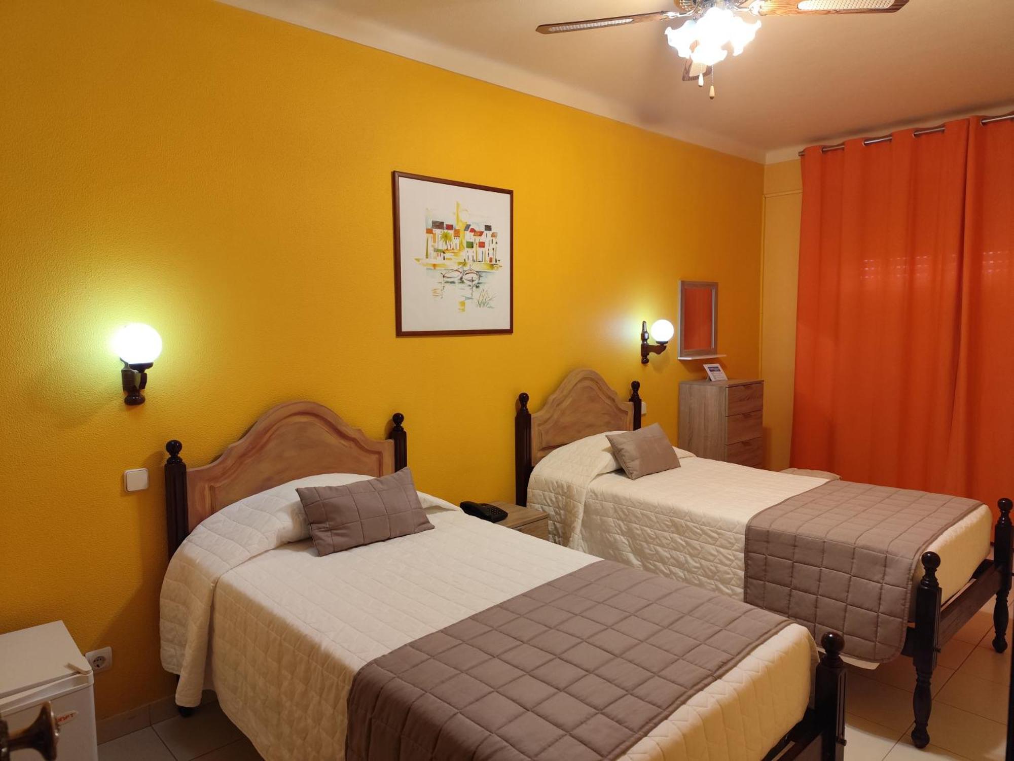 Apartamentos Turisticos Praia Grande Ferragudo  Bagian luar foto