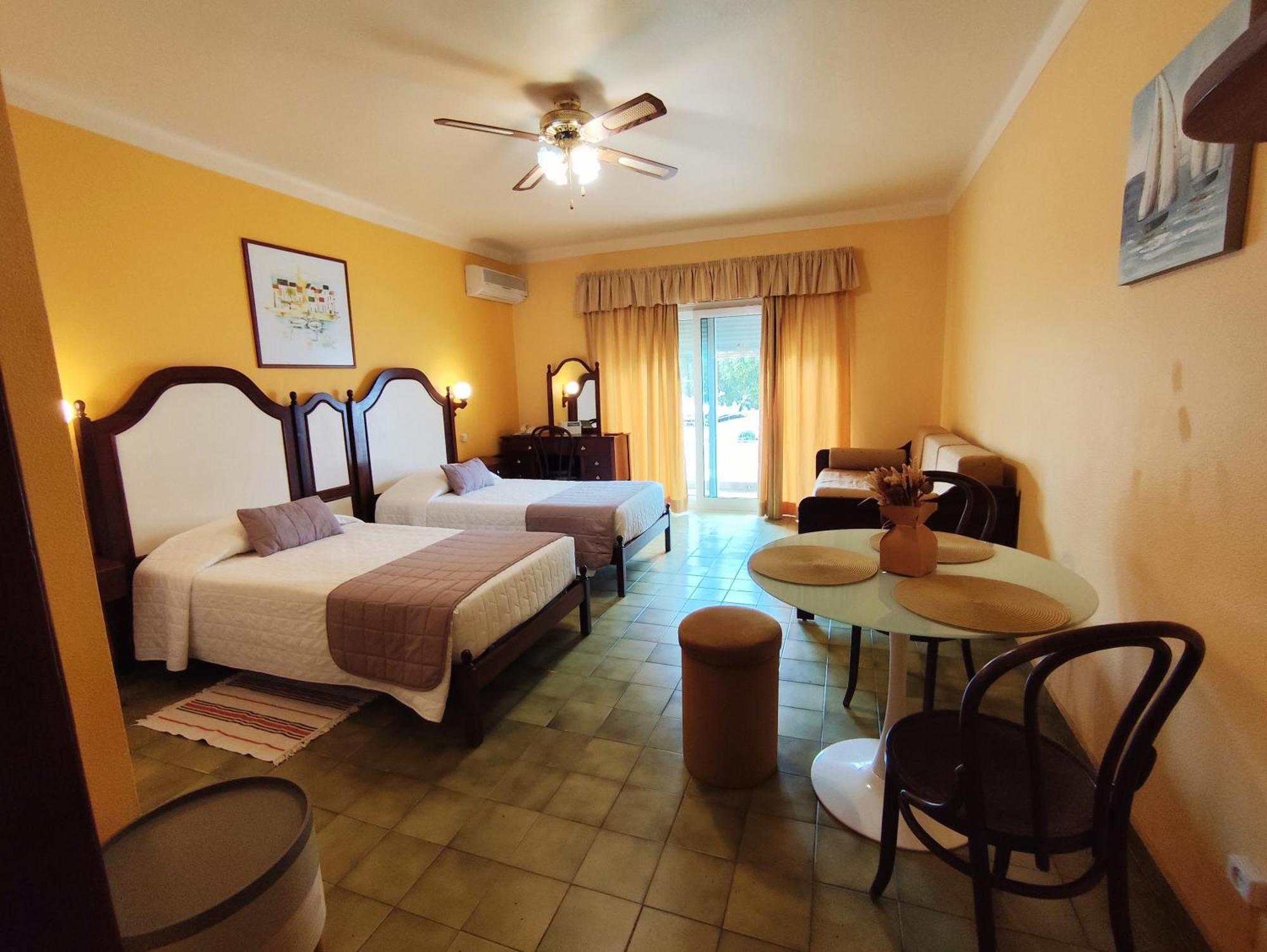 Apartamentos Turisticos Praia Grande Ferragudo  Bagian luar foto
